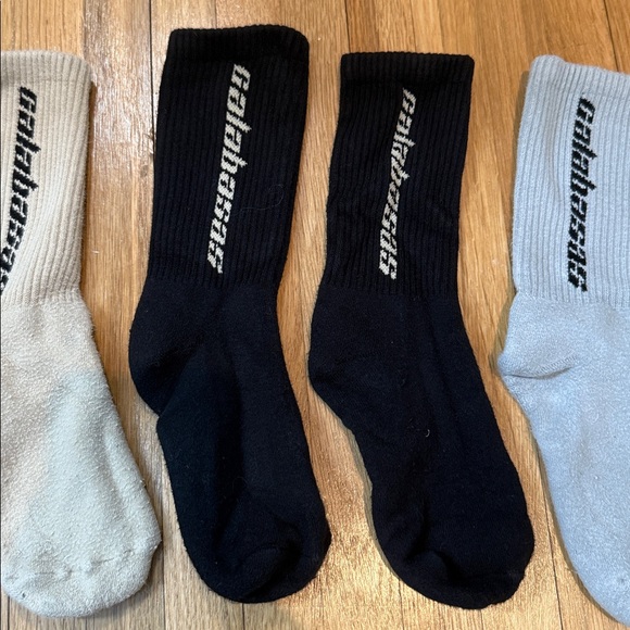 Yeezy Calabasas Socks (3 Pack) Core/Glacier/Sand - Picture 4 of 5